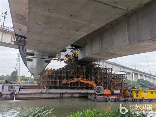 杭州余杭區(qū)1800噸鋼箱梁浮托法跨運河（680米）工程